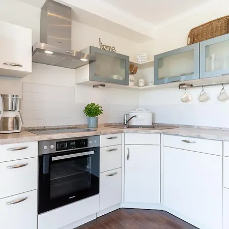 Reetdachhaus Luett Strandhues Reetdachhaus Luett Strandhues بيت للعطل Böhl
