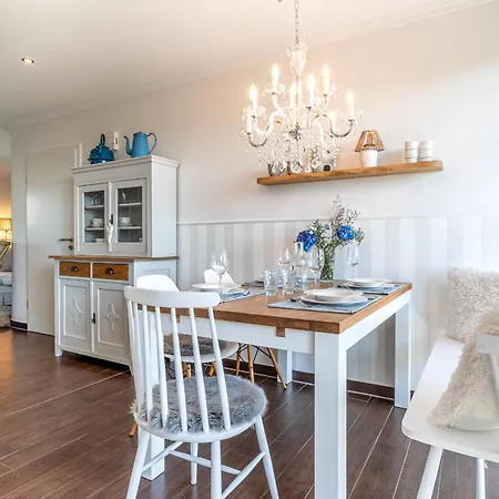 بيت للعطل Reetdachhaus Luett Strandhues Reetdachhaus Luett Strandhues Böhl